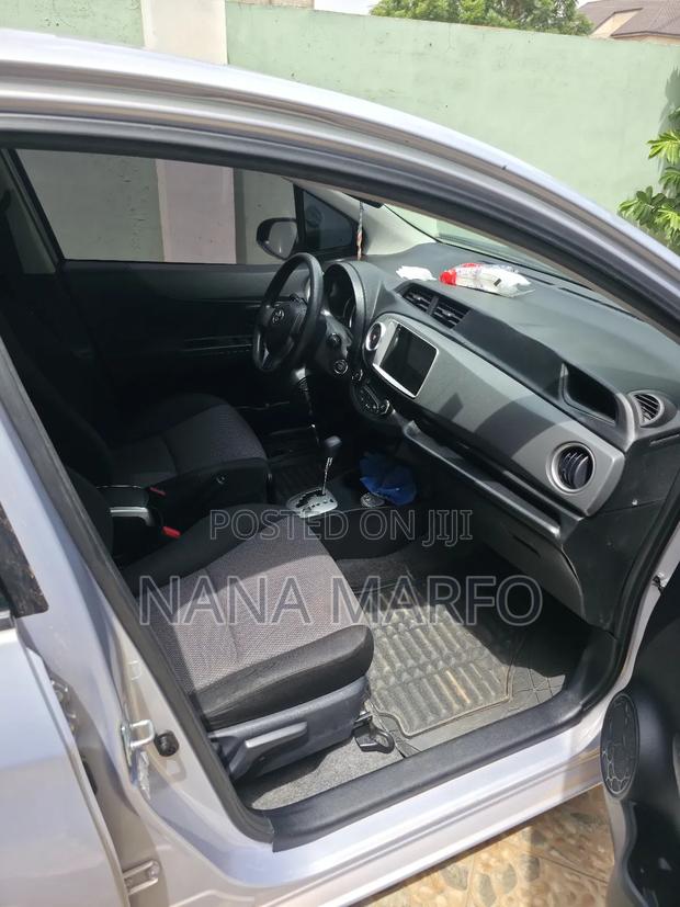 Toyota Vitz 1.3 FWD 5dr 2013 Silver