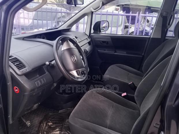 Toyota Voxy 2011 Black