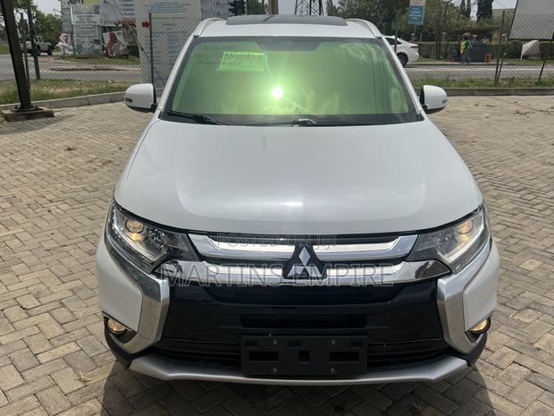 Mitsubishi Outlander SEL FWD 2018 White