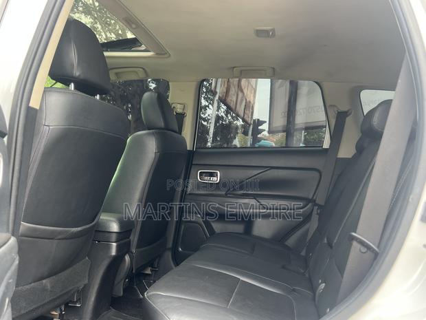 Mitsubishi Outlander SEL FWD 2018 White