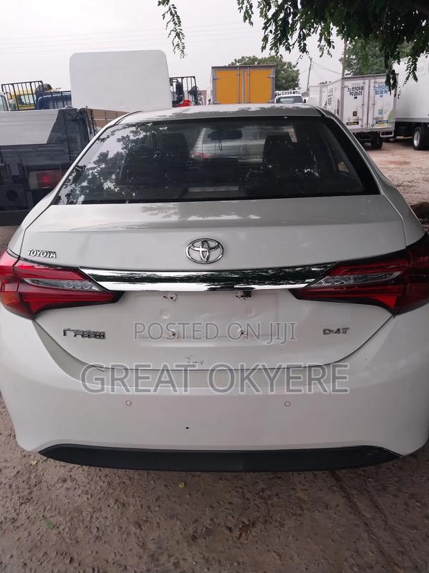Toyota Corolla LE Eco (1.8L 4cyl 2A) 2018 White
