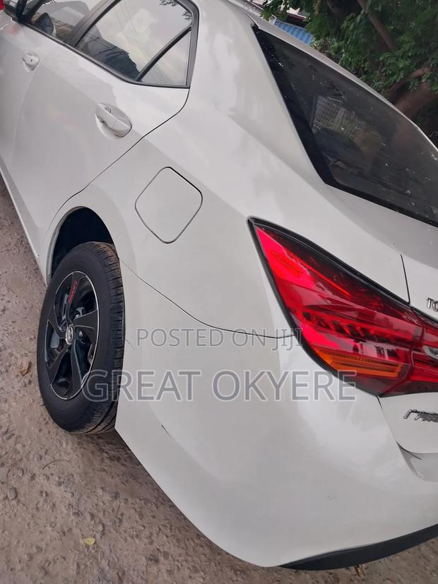 Toyota Corolla LE Eco (1.8L 4cyl 2A) 2018 White
