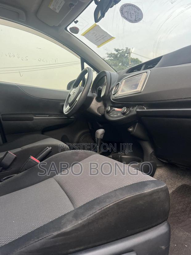 Toyota Vitz 1.3 FWD 5dr 2013 Silver