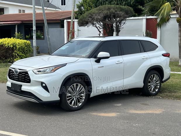 Toyota Highlander XLE AWD 2024 White