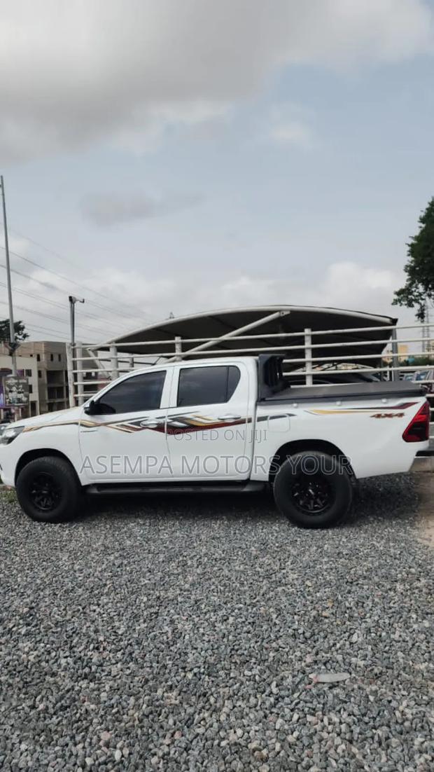 Toyota Hilux Revo Double Cab Petrol 2.7 RWD 2018 White