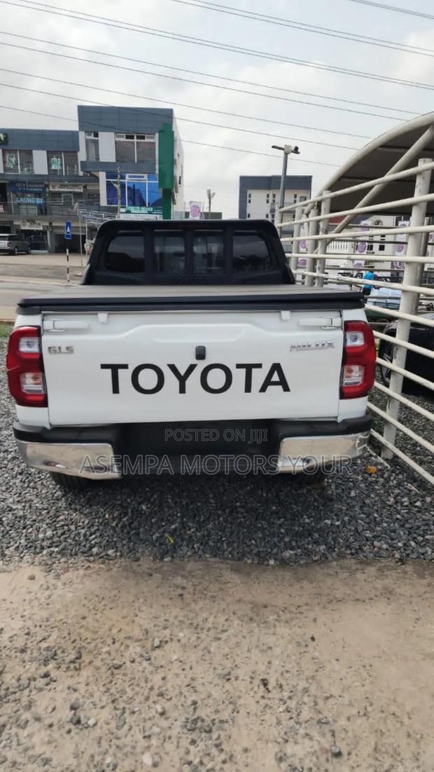 Toyota Hilux Revo Double Cab Petrol 2.7 RWD 2018 White