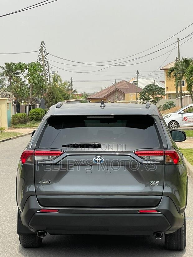 Toyota RAV4 XLE FWD 2020 Gray