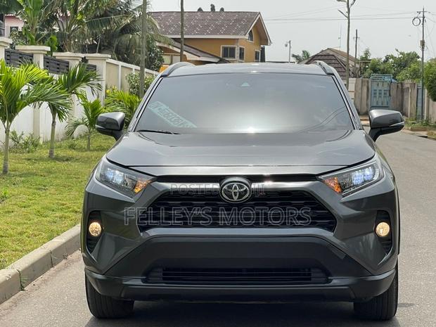 Toyota RAV4 XLE FWD 2020 Gray