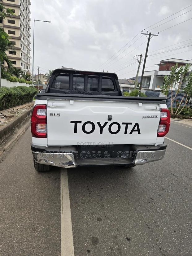 Toyota Hilux SR 4x4 2018 White