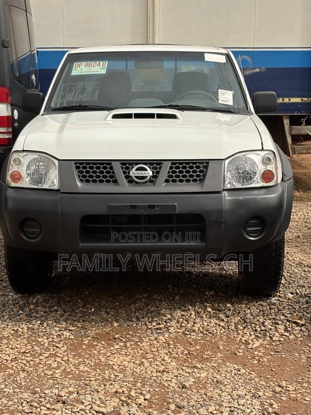 Nissan Hardbody 2012 White
