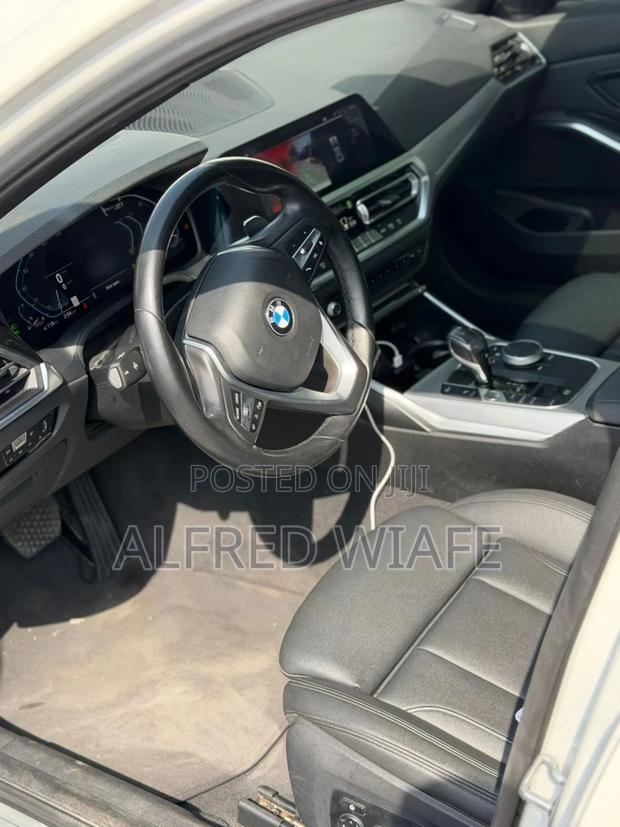 BMW 330i 2019 White