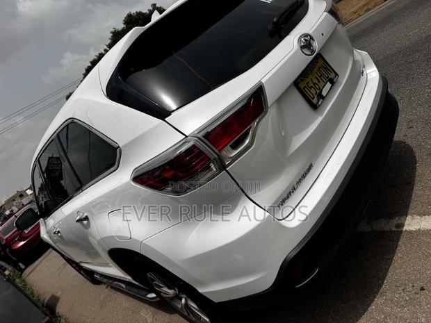 Toyota Highlander LE Plus 4dr SUV AWD (3.5L 6cyl 6A) 2015 White