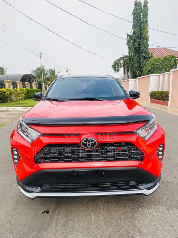 Toyota RAV4 XLE 2021 Orange