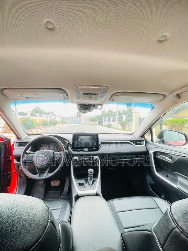 Toyota RAV4 XLE 2021 Orange