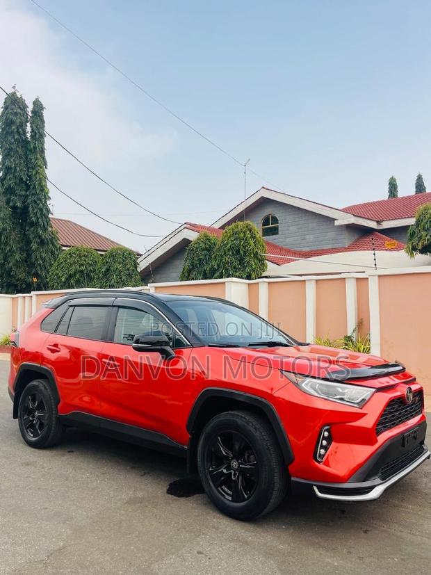Toyota RAV4 XLE 2021 Orange