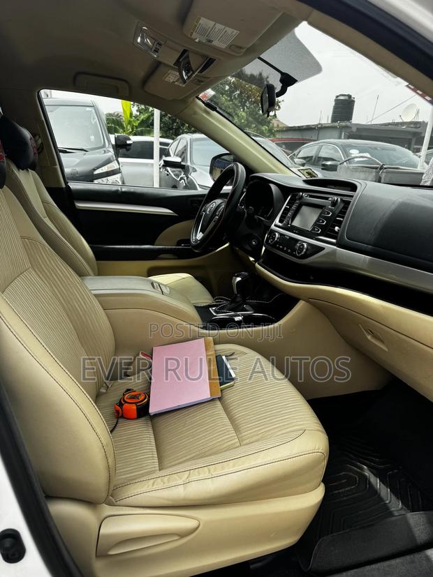 Toyota Highlander LE Plus 4dr SUV AWD (3.5L 6cyl 6A) 2015 White
