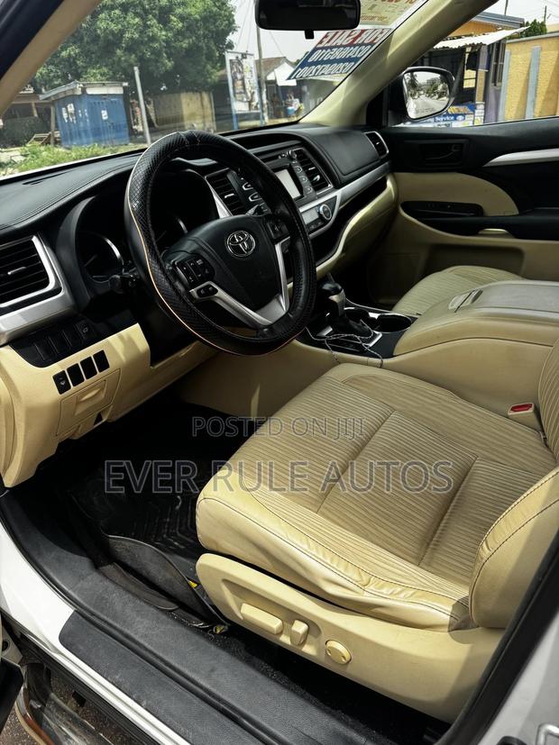 Toyota Highlander LE Plus 4dr SUV AWD (3.5L 6cyl 6A) 2015 White