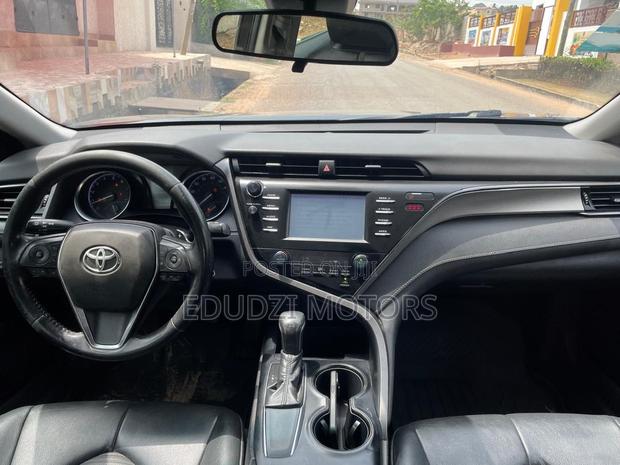 Toyota Camry SE (2.5L 4cyl 8A) 2019 Black