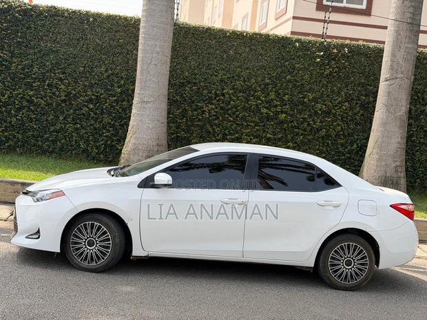 Toyota Corolla LE (1.8L 4cyl 2A) 2019 White