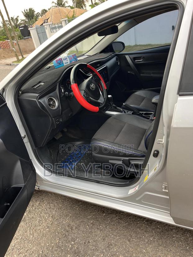 Toyota Corolla SE (1.8L 4cyl 2A) 2019 Silver