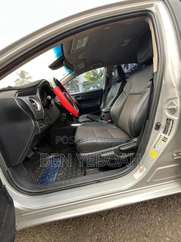 Toyota Corolla SE (1.8L 4cyl 2A) 2019 Silver