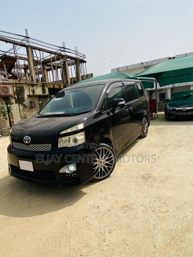 Toyota Voxy 2013 Black