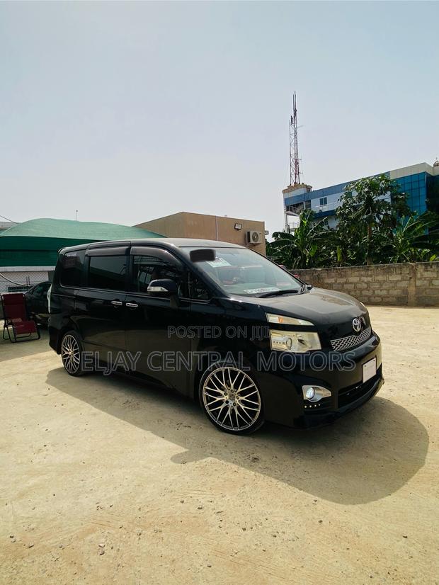 Toyota Voxy 2013 Black