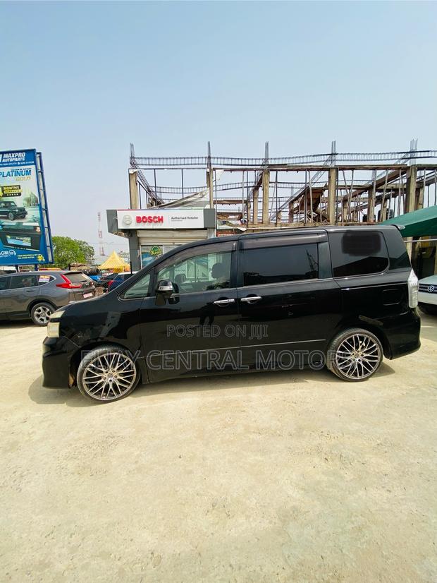 Toyota Voxy 2013 Black