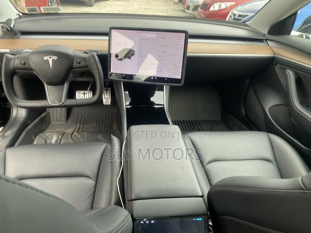 Tesla Model 3 2021 Black