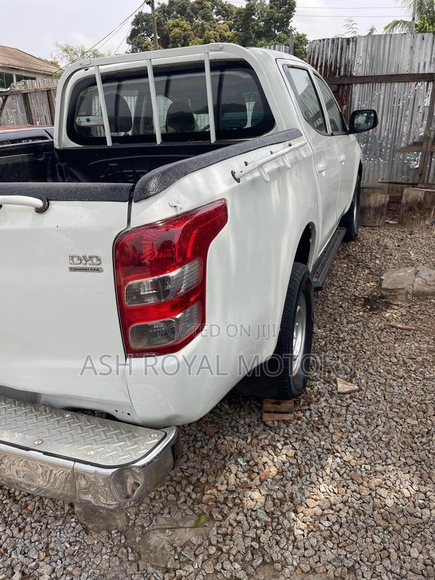 Mitsubishi L200 Club Cab 2.4 181hp 4WD 2016 White