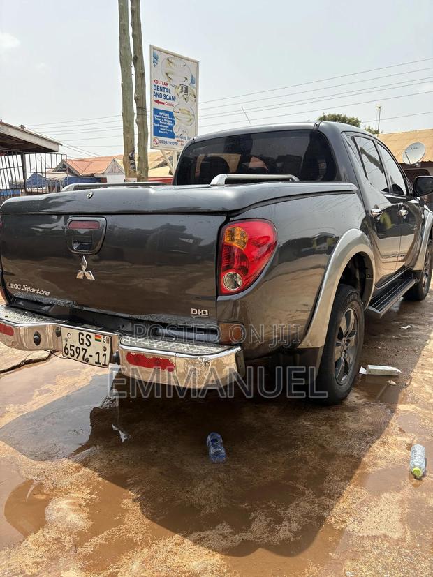 Mitsubishi L200 Double Cab 2.5 180hp 4WD 2011 Gray