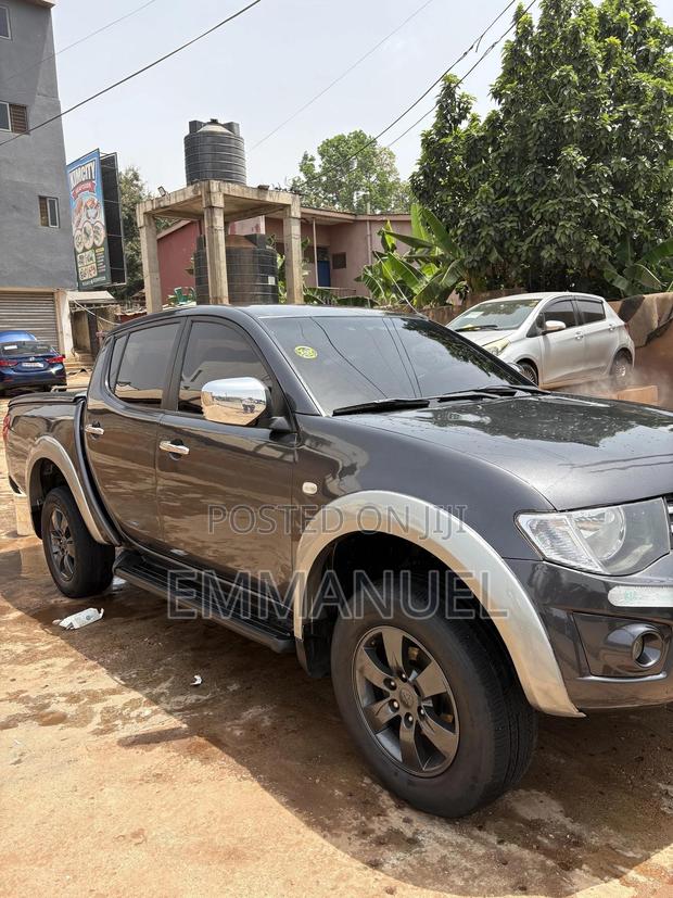 Mitsubishi L200 Double Cab 2.5 180hp 4WD 2011 Gray