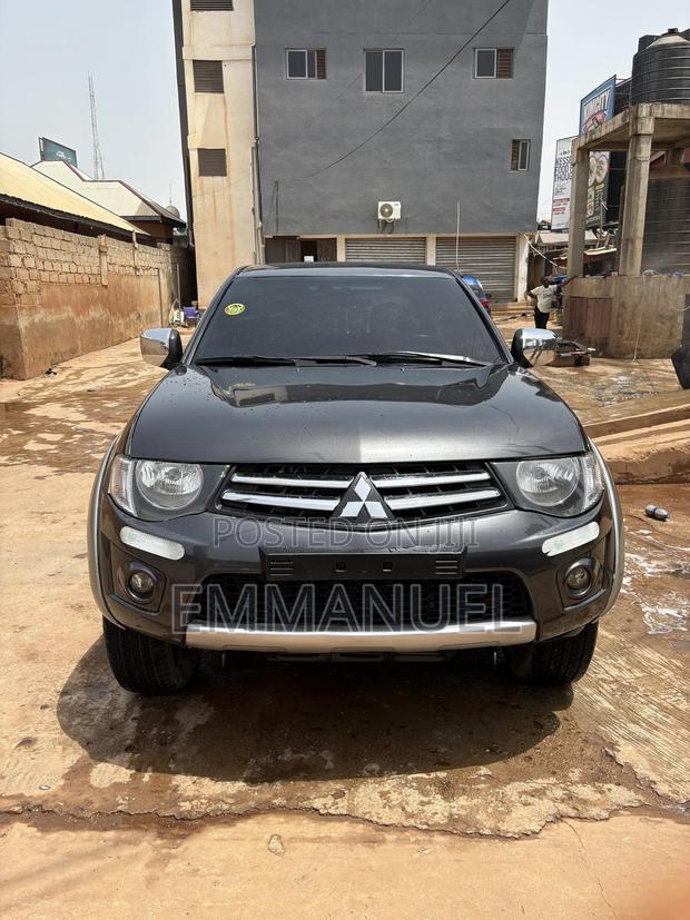 Mitsubishi L200 Double Cab 2.5 180hp 4WD 2011 Gray