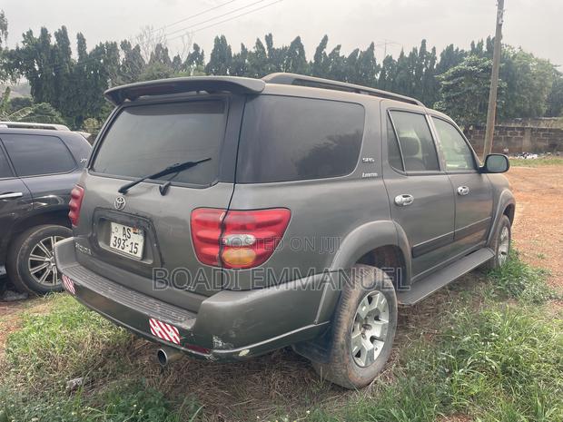 Toyota Sequoia 2003 Gray