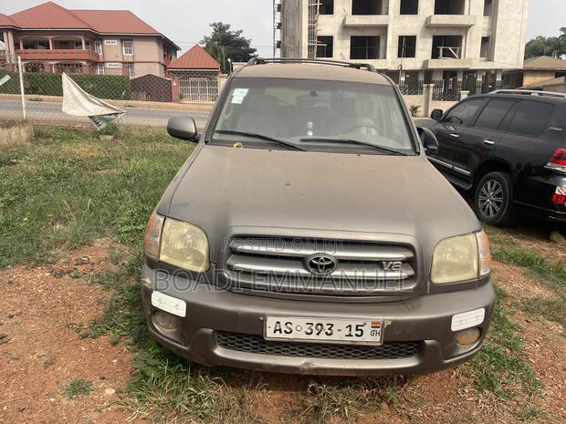 Toyota Sequoia 2003 Gray