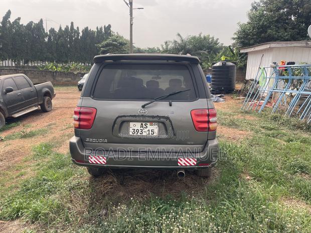 Toyota Sequoia 2003 Gray