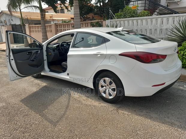 Hyundai Elantra SE Sedan FWD (1.8L 4cyl 6A) 2016 White
