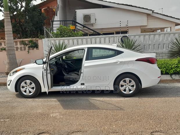 Hyundai Elantra SE Sedan FWD (1.8L 4cyl 6A) 2016 White