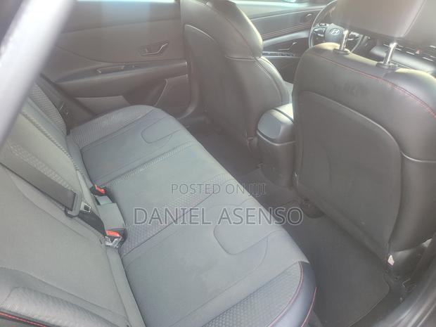 Hyundai Elantra 2022 Black