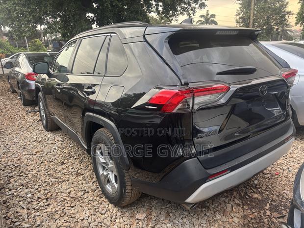 Toyota RAV4 XLE Premium 2022 Black