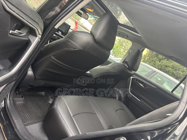 Toyota RAV4 XLE Premium 2022 Black