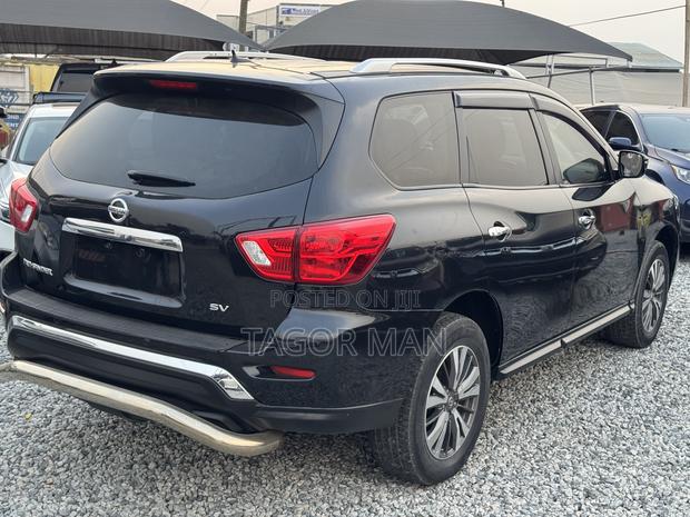 Nissan Pathfinder Platinum 4dr 4x4 (3.5L 6cyl) 2017 Black