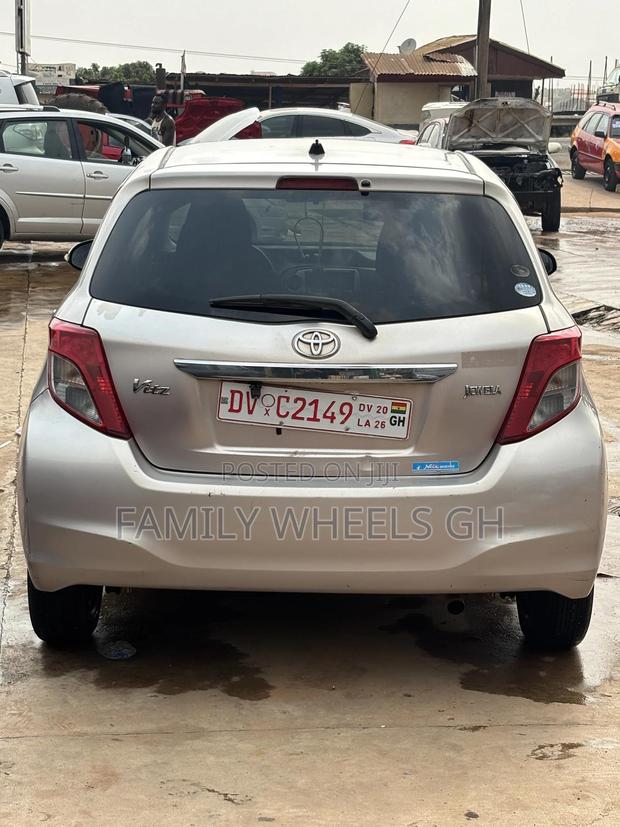 Toyota Vitz 1.3 FWD 5dr 2012 Gray