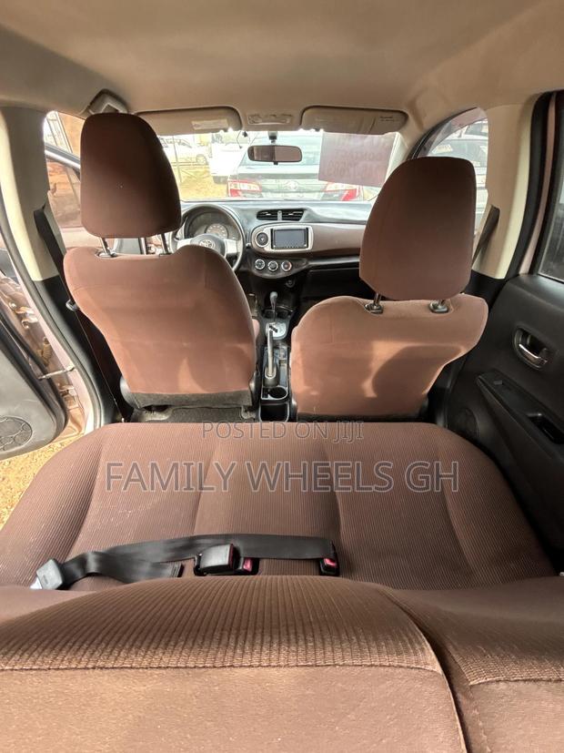 Toyota Vitz 1.3 FWD 5dr 2012 Gray