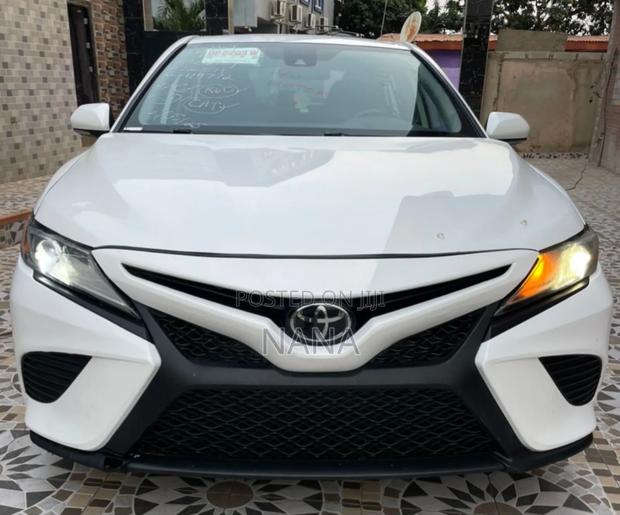 Toyota Camry SE FWD 2020 White