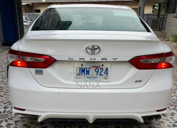 Toyota Camry SE FWD 2020 White