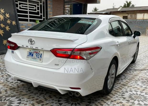 Toyota Camry SE FWD 2020 White