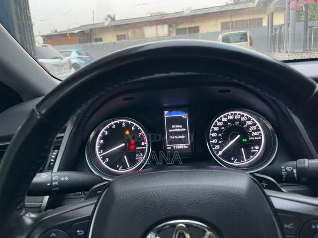 Toyota Camry SE FWD 2020 White