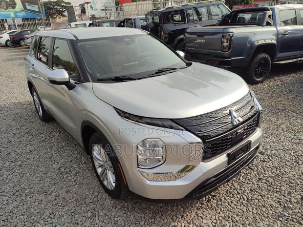 Mitsubishi Outlander SE 2022 Silver