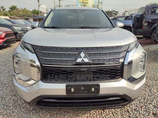Mitsubishi Outlander SE 2022 Silver